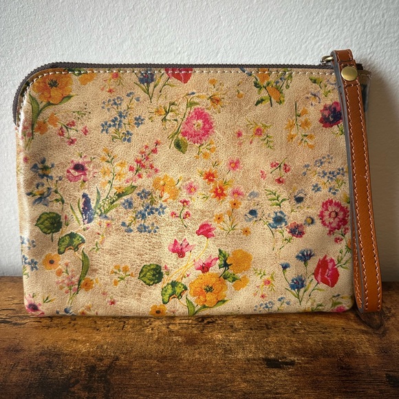 Patricia Nash Handbags - Patricia Nash Floral Print Leather Wristlet Clutch New Without Tags